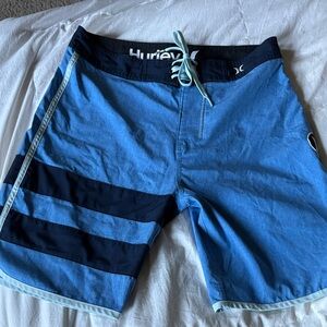 Hurley Men's Light Blue and Navy Blue Board Shorts size 28